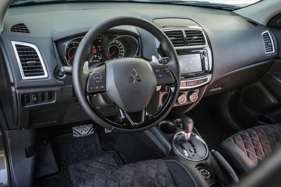 Панель приборов Mitsubishi ASX 2016 года  (фото 19 из 50)